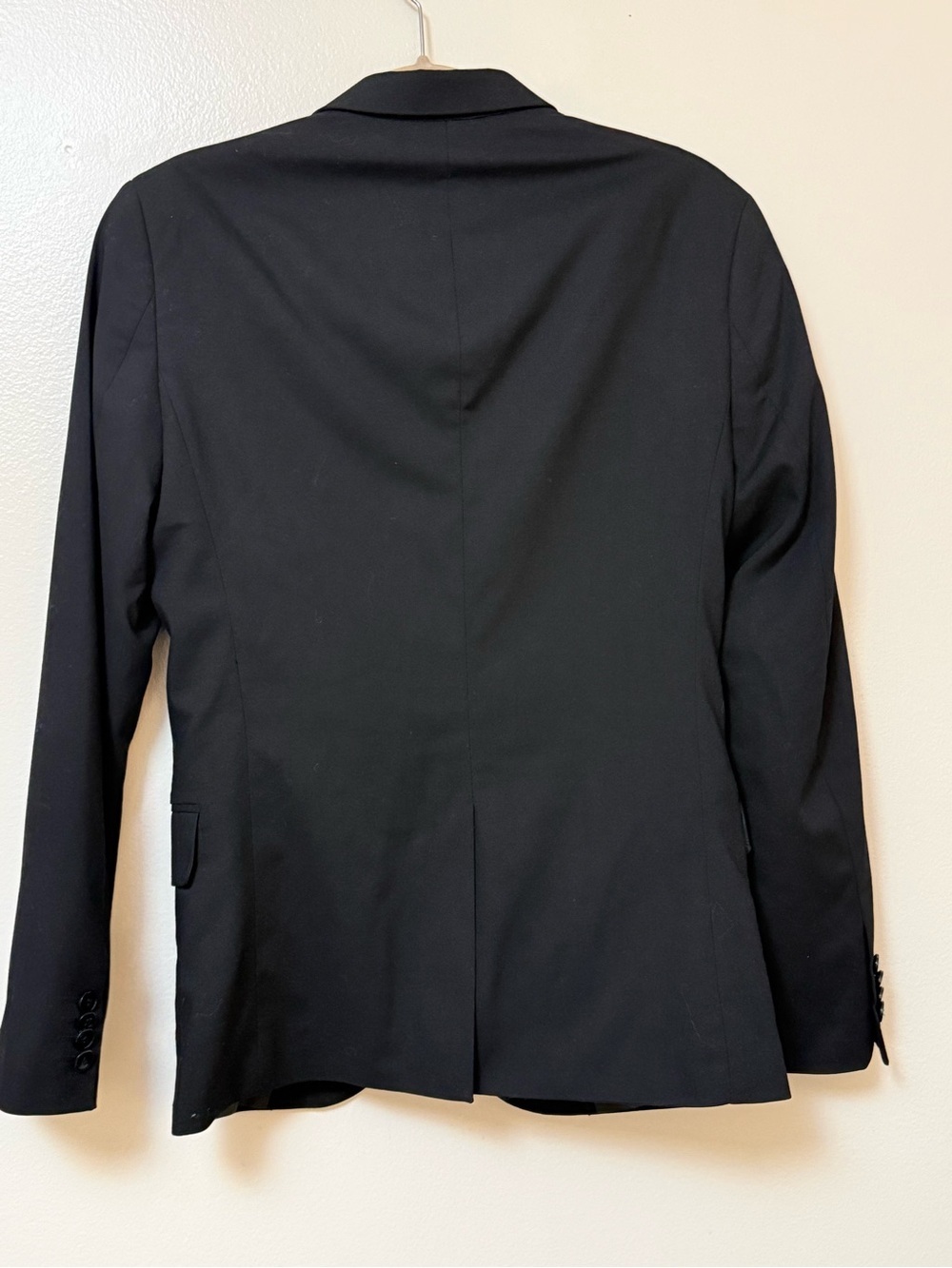 H&M Men's Black Two-Button Blazer - Picture 2 of 10